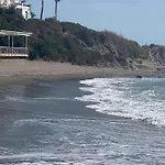 La Perla Beachfront 3 Bed Casares Costa Διαμέρισμα