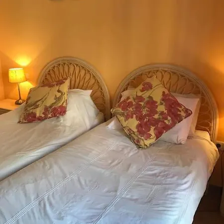 La Perla Beachfront 3 Bed Casares Costa Apartment *